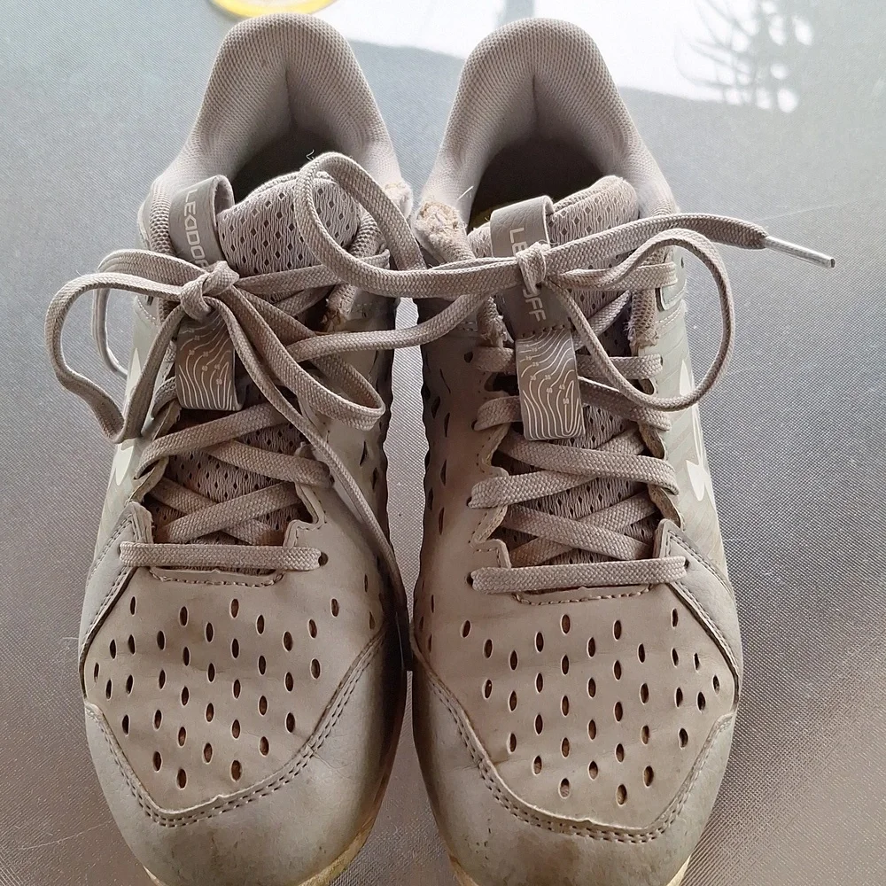 Under Armour Light Gray Sports Cleats